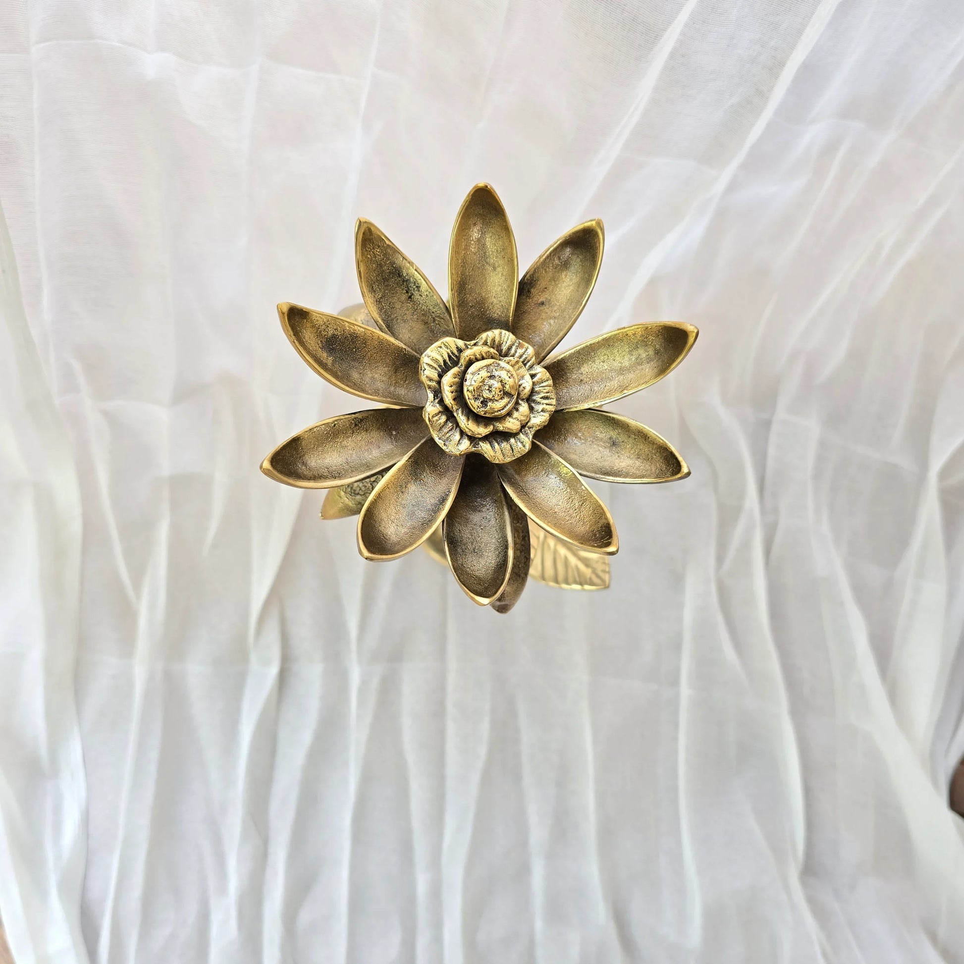 Ekanta Kamal – Handcrafted Brass Lotus Decor