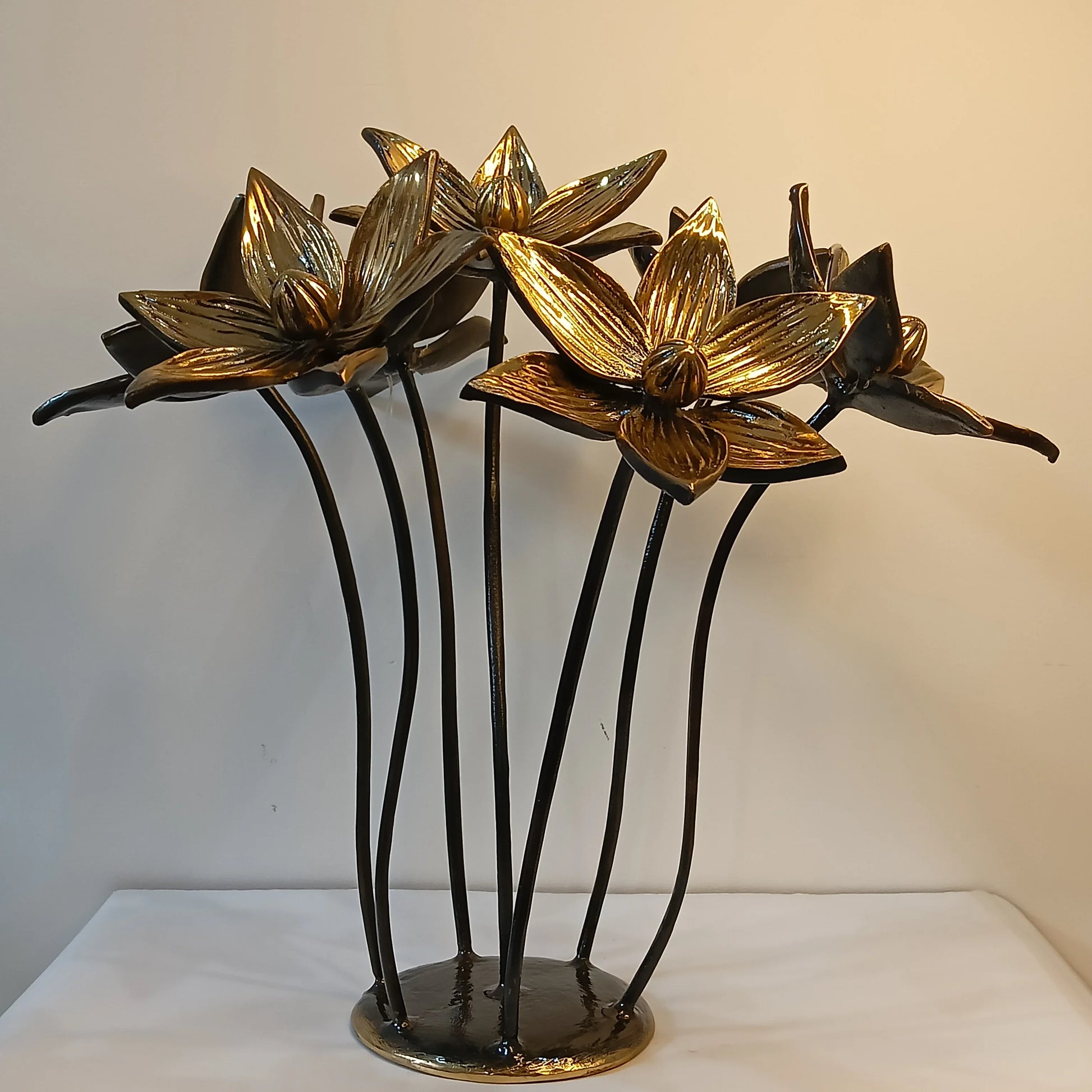 Kamal Kunj – Handcrafted Brass Lotus Bouquet